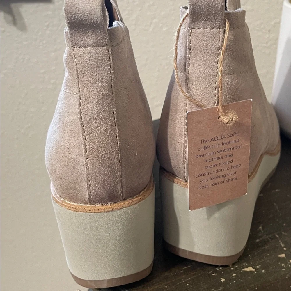 Sofft Women's Cream Wedge Ankle Boots